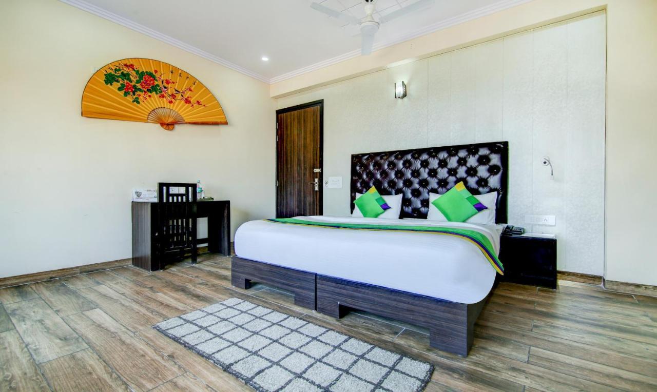 Hotel Treebo Trend Blooms Premium Gurgaon Exterior foto