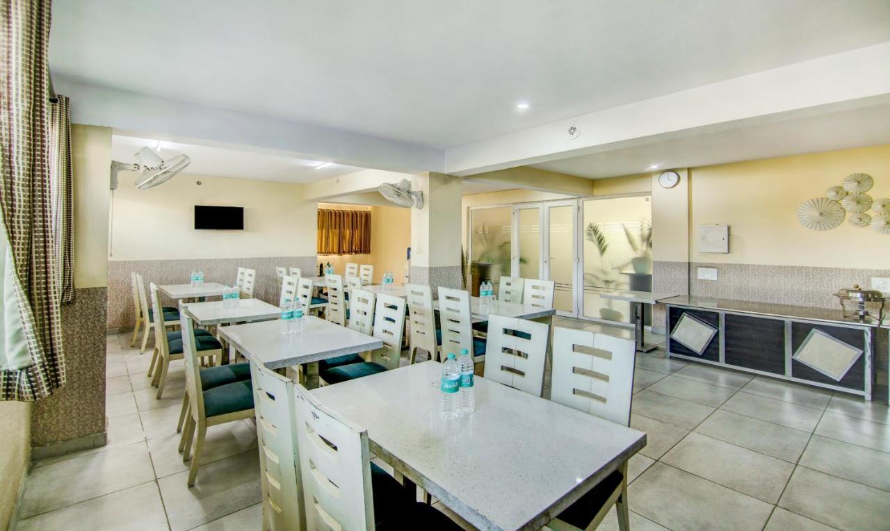 Hotel Treebo Trend Blooms Premium Gurgaon Exterior foto