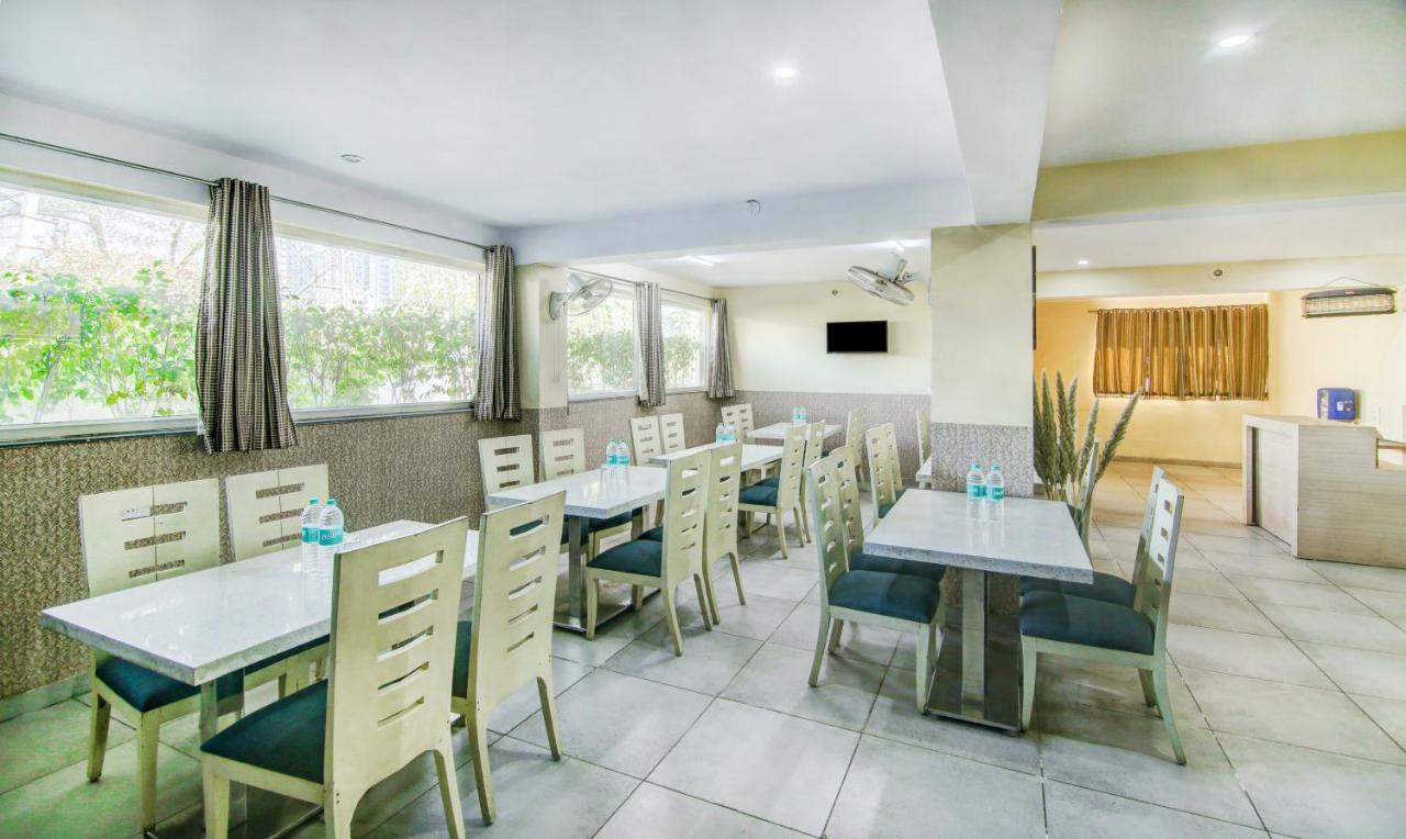 Hotel Treebo Trend Blooms Premium Gurgaon Exterior foto