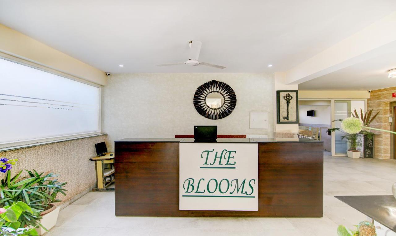 Hotel Treebo Trend Blooms Premium Gurgaon Exterior foto