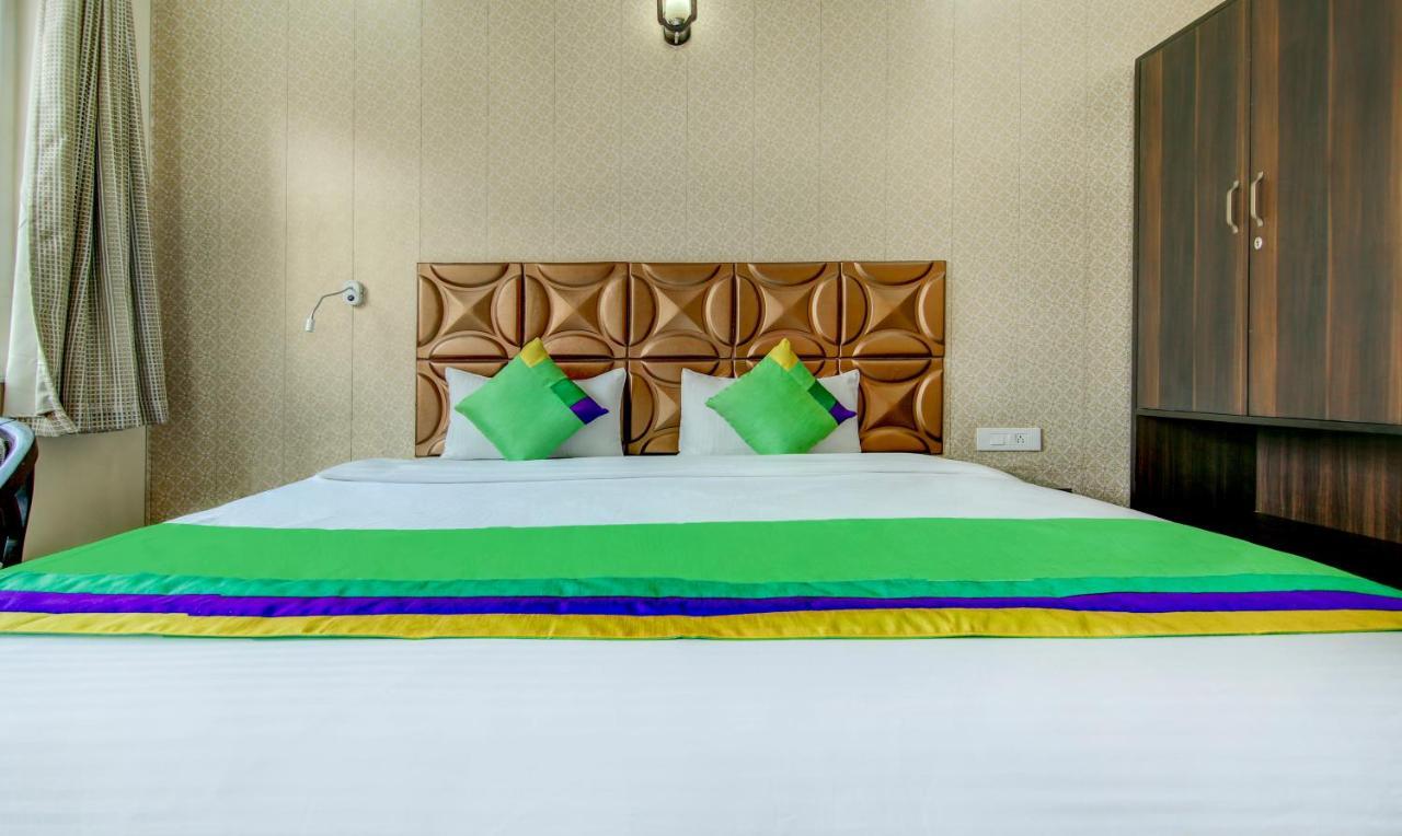 Hotel Treebo Trend Blooms Premium Gurgaon Exterior foto