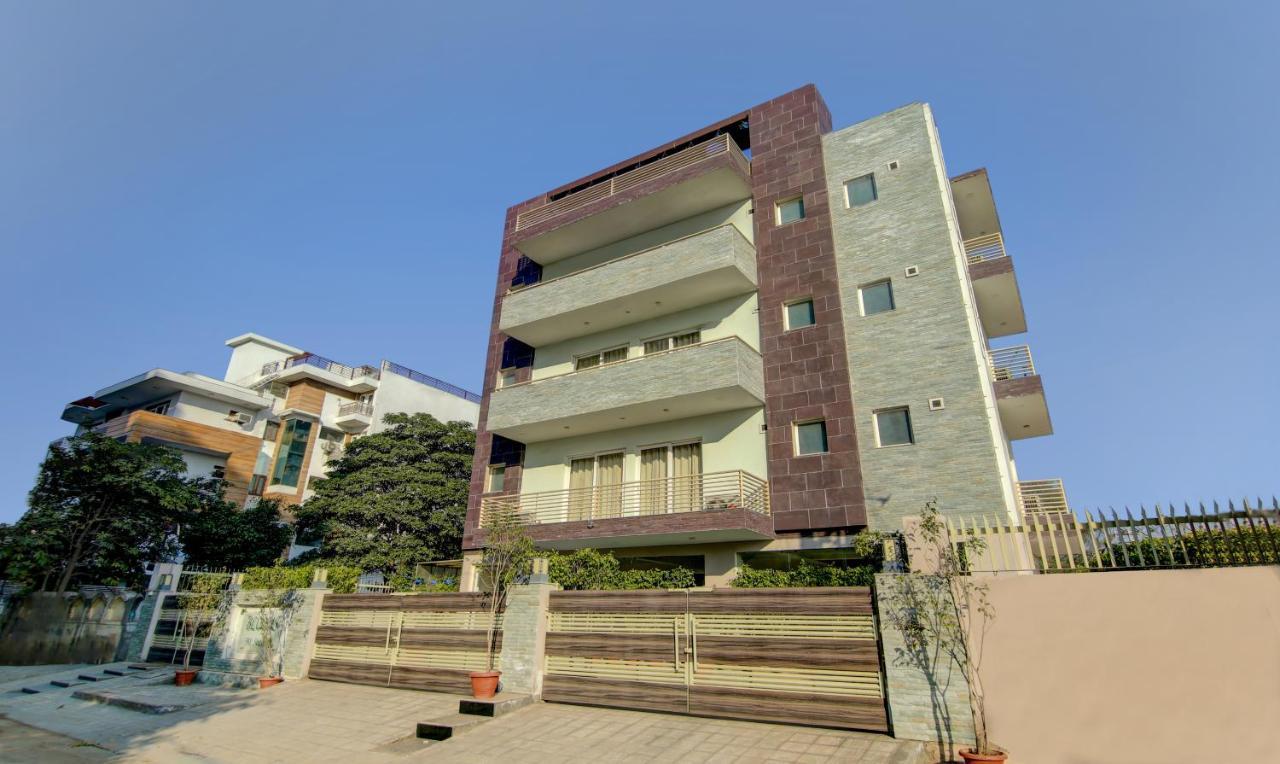Hotel Treebo Trend Blooms Premium Gurgaon Exterior foto