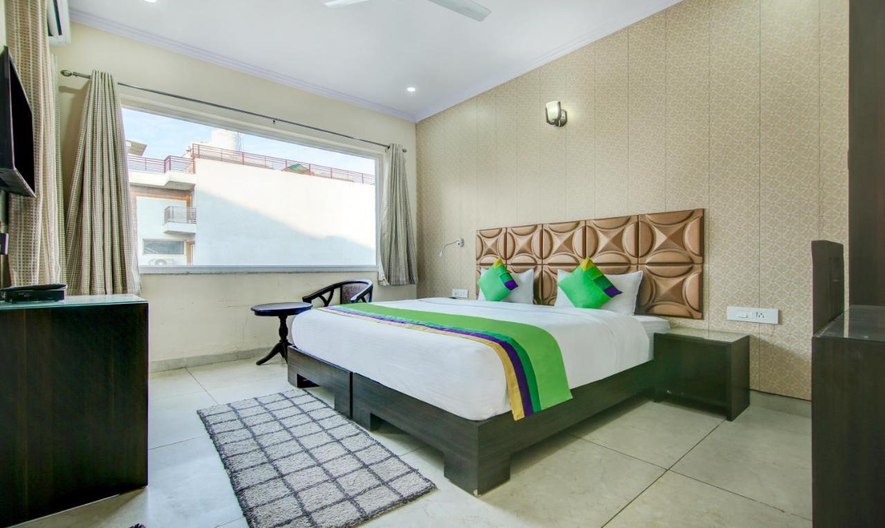 Hotel Treebo Trend Blooms Premium Gurgaon Exterior foto