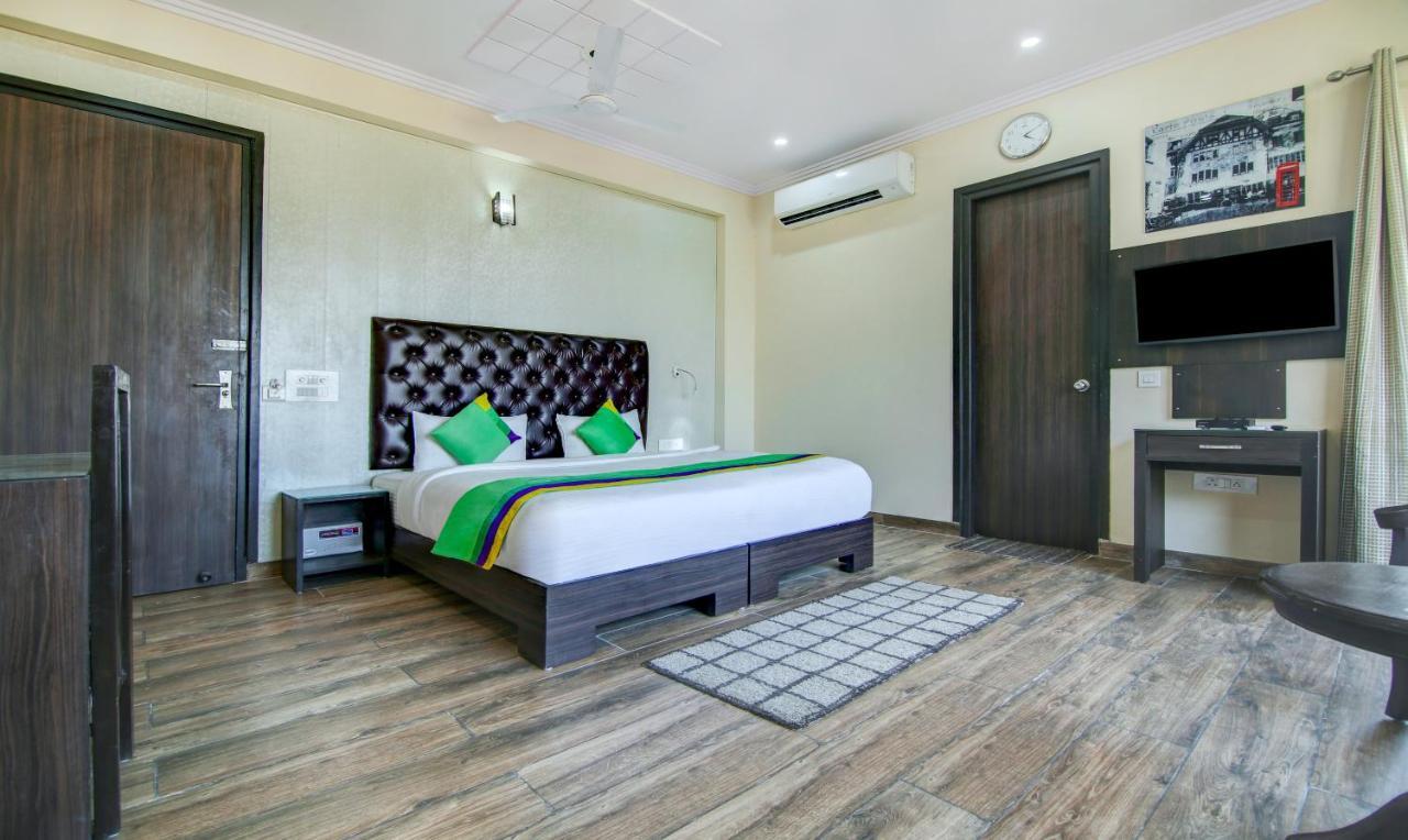 Hotel Treebo Trend Blooms Premium Gurgaon Exterior foto