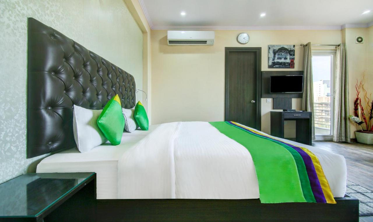 Hotel Treebo Trend Blooms Premium Gurgaon Exterior foto
