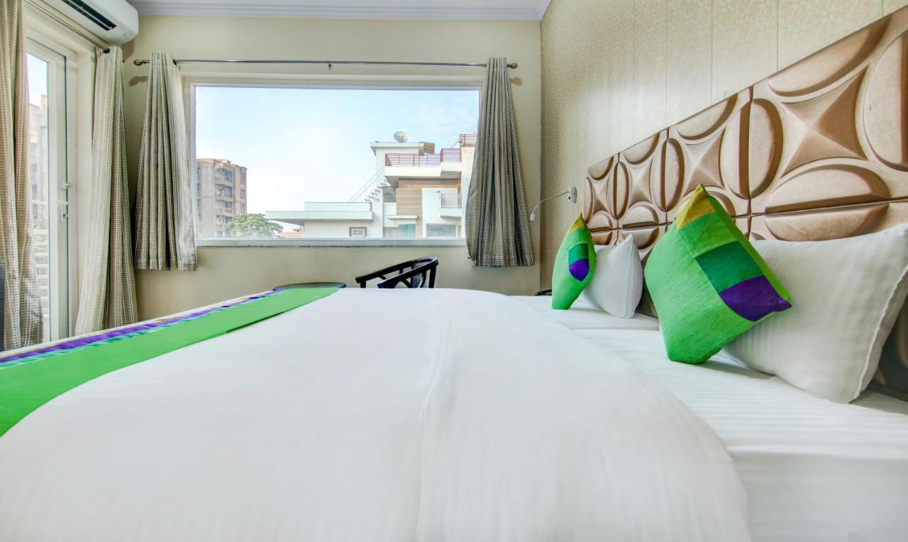 Hotel Treebo Trend Blooms Premium Gurgaon Exterior foto