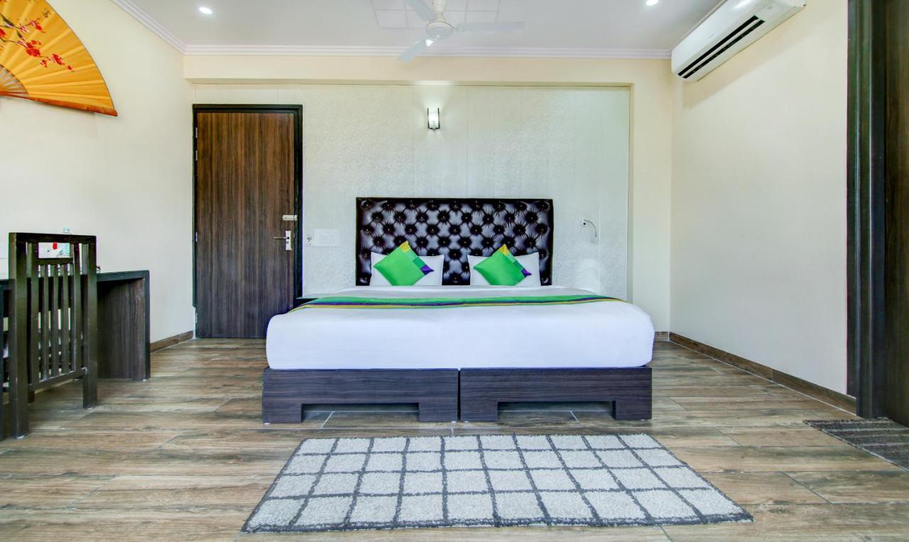 Hotel Treebo Trend Blooms Premium Gurgaon Exterior foto